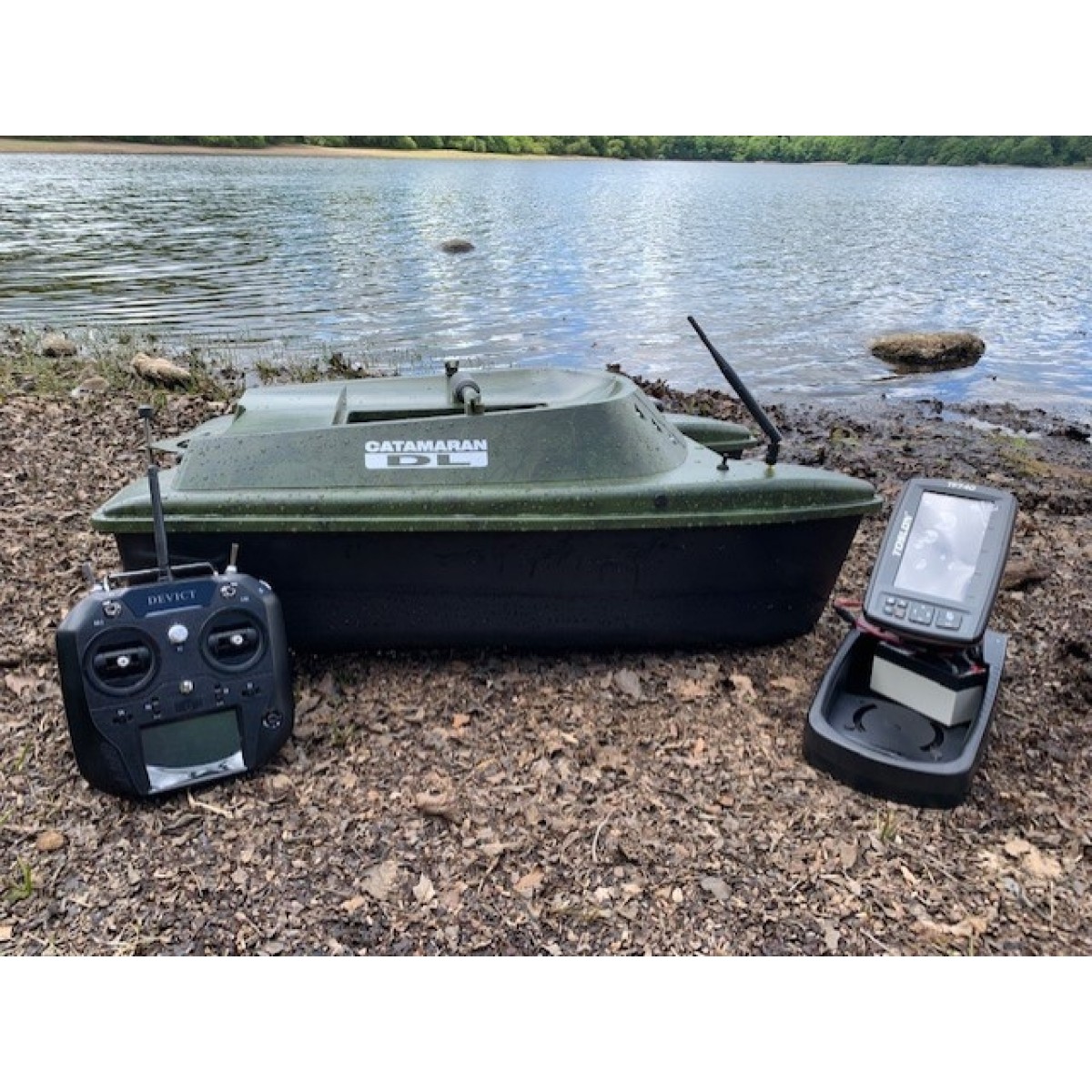 EagleFinder Bait boat with GPS and sonar fish finder integrated in